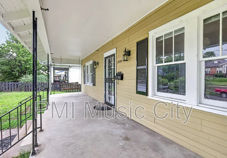 1609 Shelby Ave — Photo 8