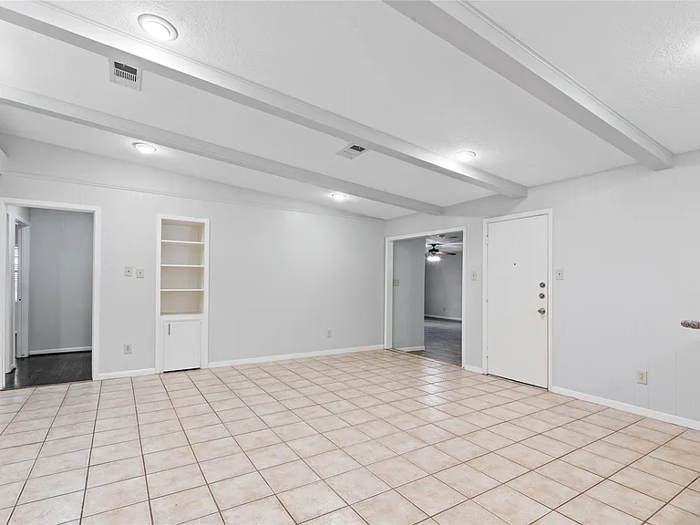 118 E Thornton Rd — Photo 6