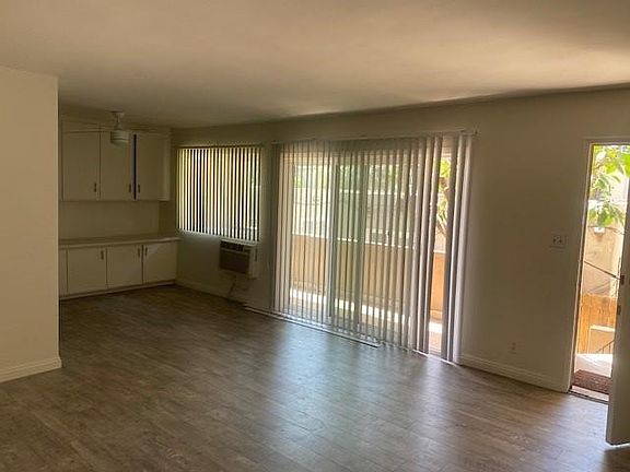 3rd image of 445 S Hudson Ave APT 4