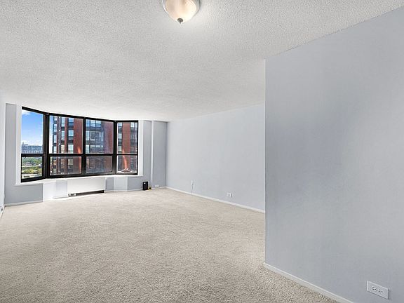 3rd image of 899 S Plymouth Ct APT 1105