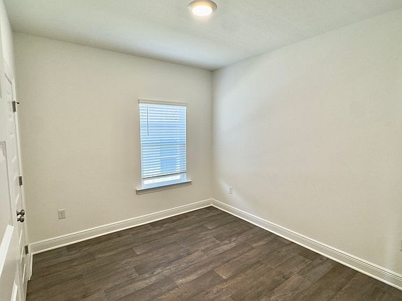 5th image of 32415 Revere Dr