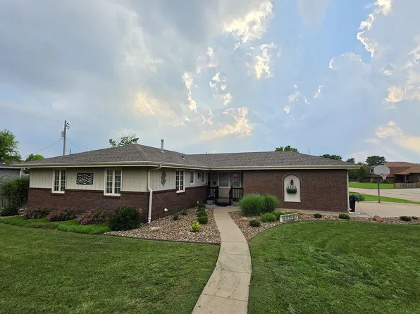 2304 Quincy St, Salina, KS 67401