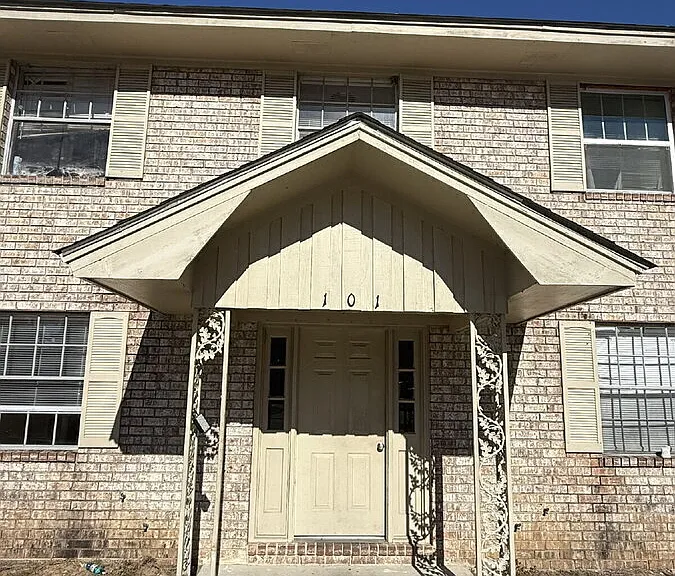 101 Woodhouse Ln #D — Photo 2