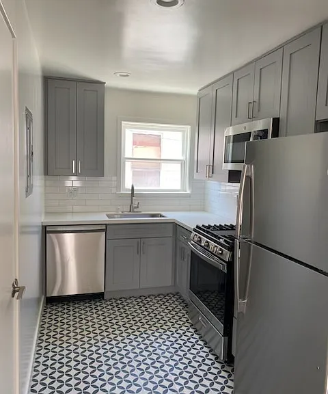 1333 W Adams Blvd — Photo 2