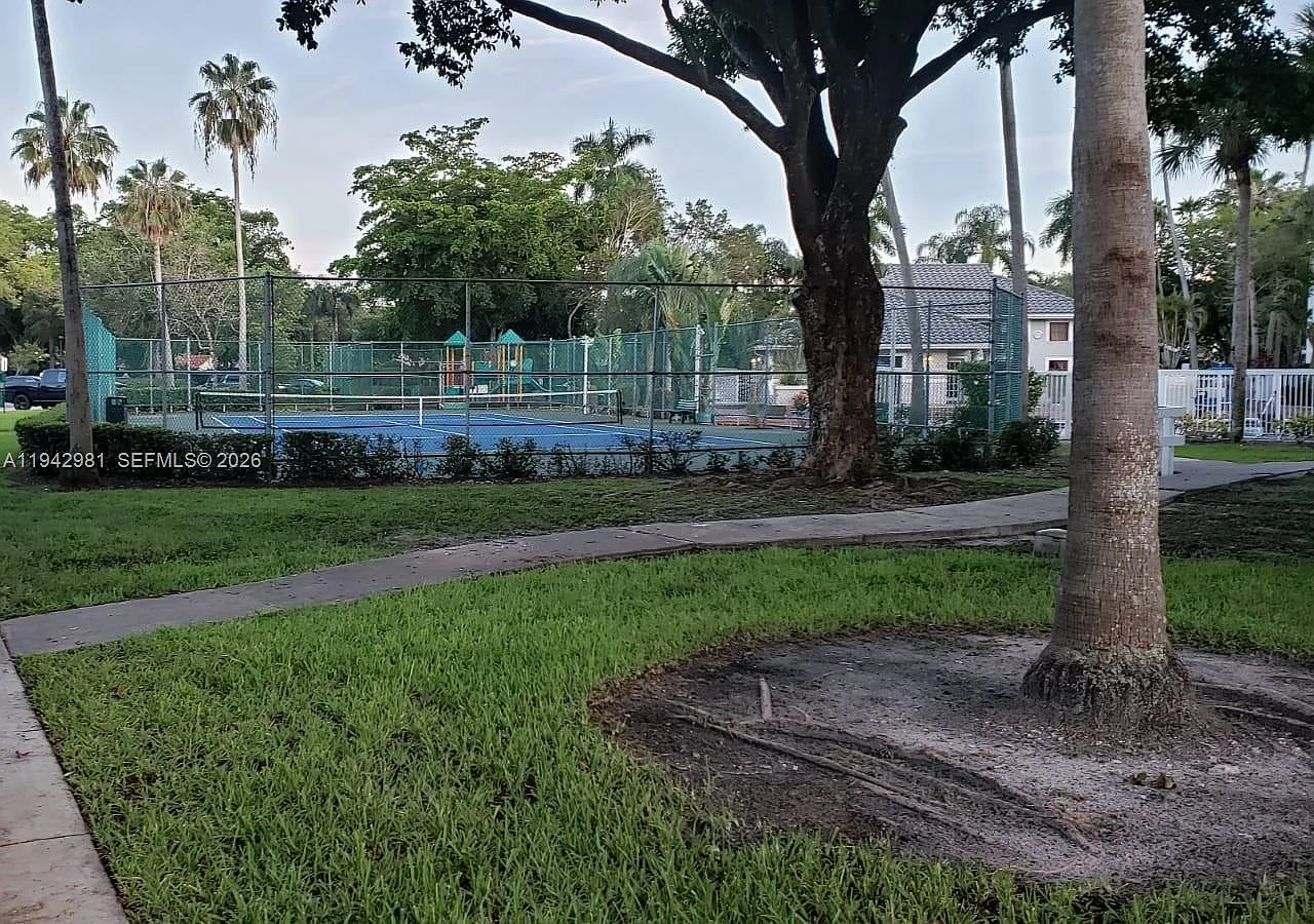 3 bed, 1114 sqft, $2,400 — Photo 1