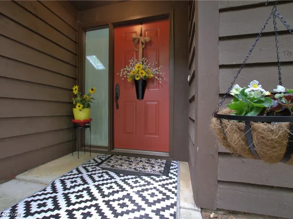 7586 Heather Cir, Kent, OH 44240