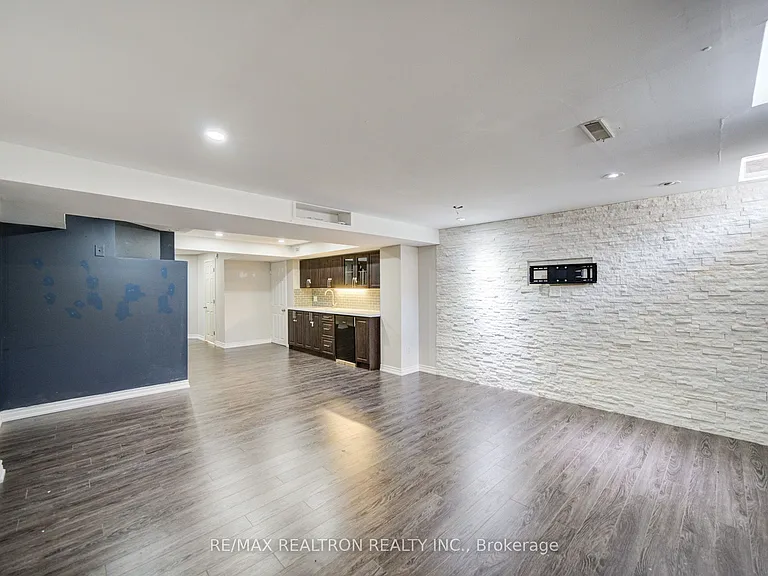 2365 Bur Oak Ave — Photo 29