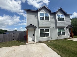 318 Henderson St, Bonham, TX 75418
