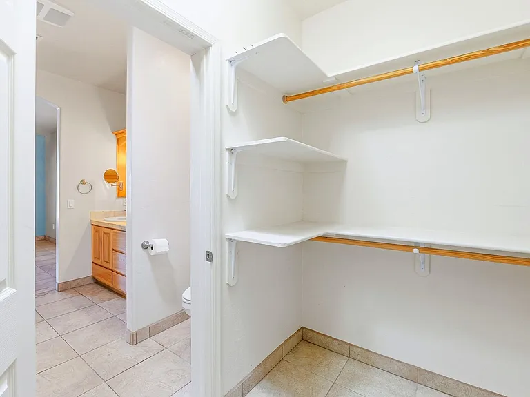 4212 S Hackberry Dr — Photo 24