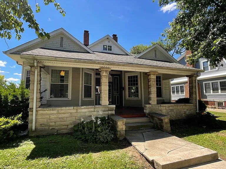 308 E 7th St — Photo 98