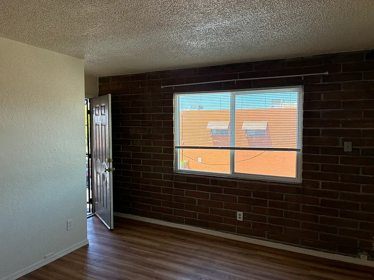 923 N Swan Rd #201 — Photo 6