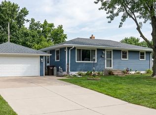 6132 Edgewood Ave, Woodbury, MN 55125