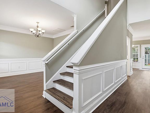 5th image of 1063 Marne Blvd