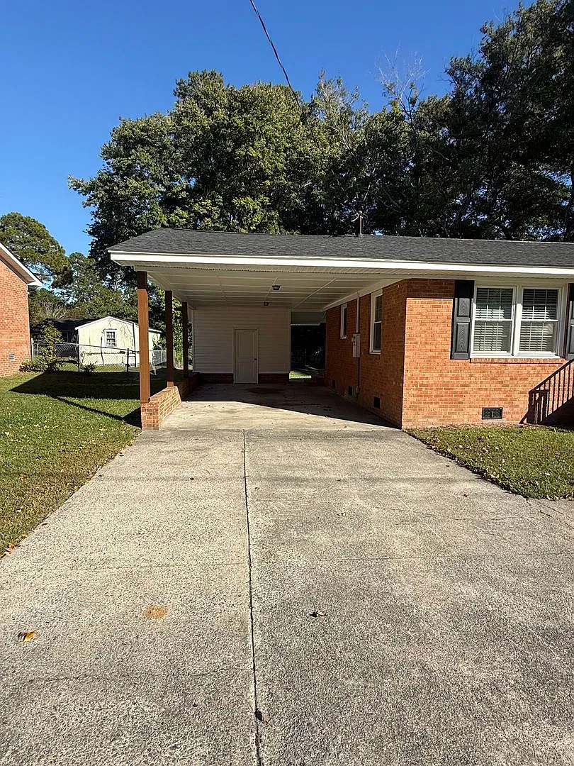 2711 Webb Street - Available Now — Photo 3