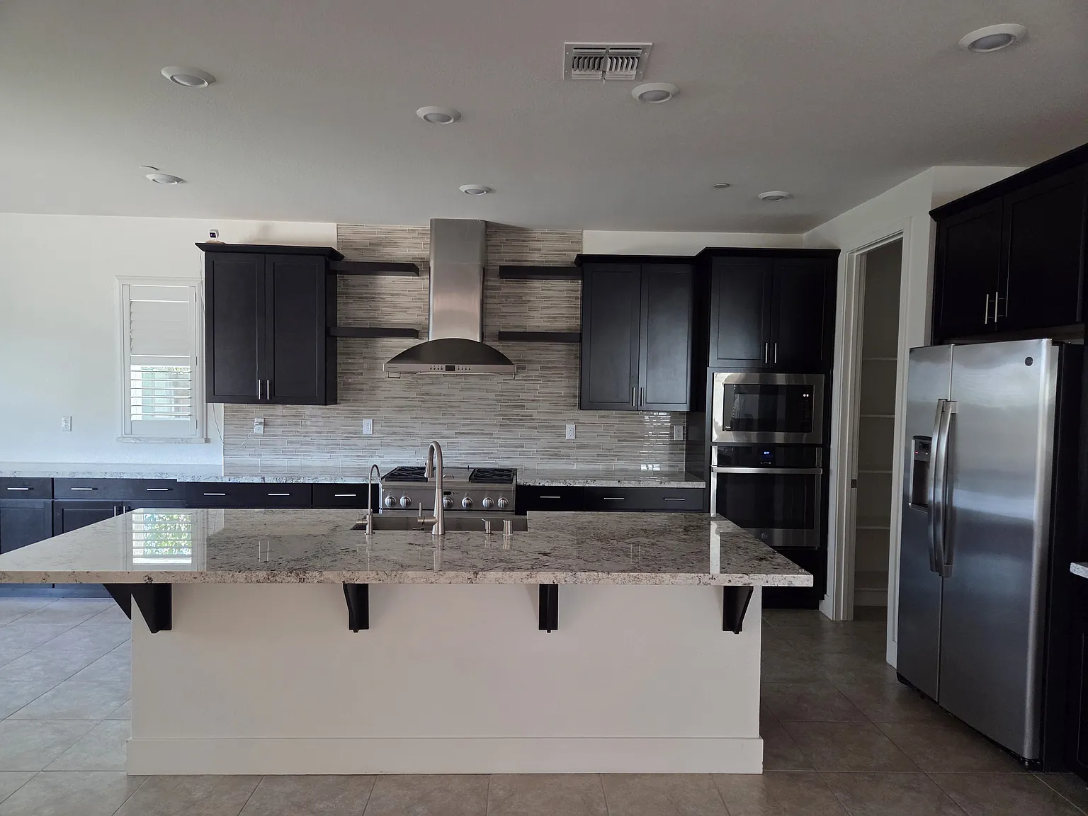 3 bed, 2.5 bath, 2287 sqft, $3,250 — Photo 4