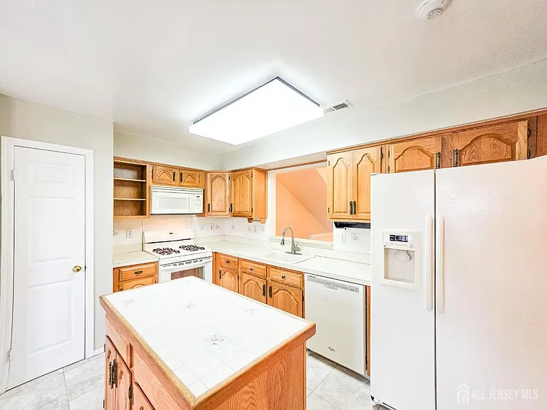 1 Rutland Ln — Photo 7