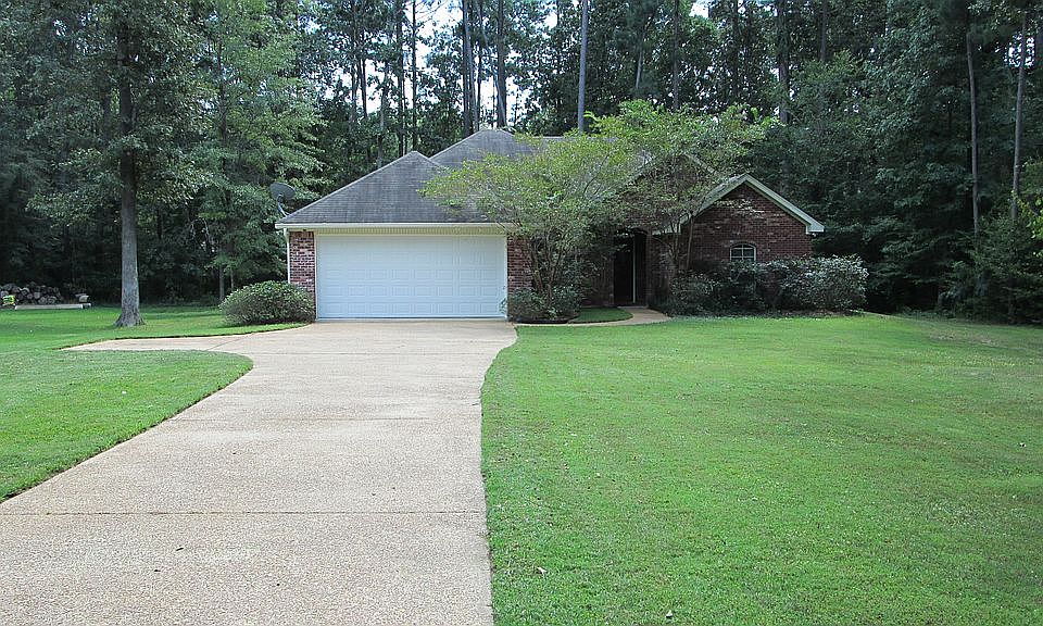 2nd image of 121 Redbud Trl