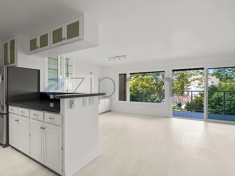 2501 Canterbury Ln E #222 — Photo 14
