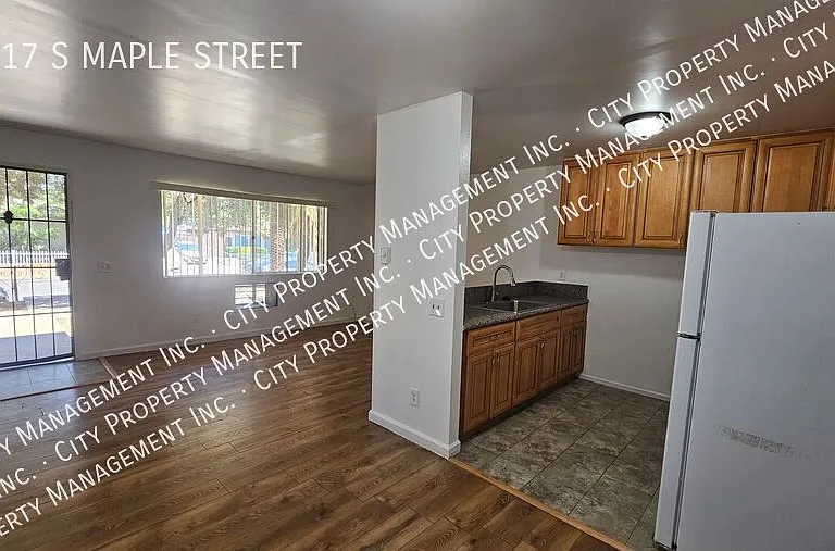 1317 S Maple St — Photo 4