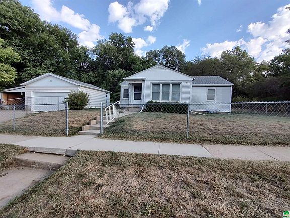 2nd image of 2817 Vine Ave