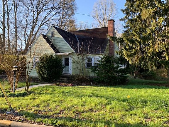 2nd image of 119 E Marion St