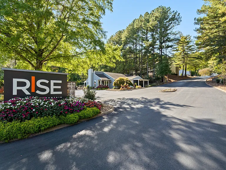 Rise at Signal Mountain Apartments — Photo 29