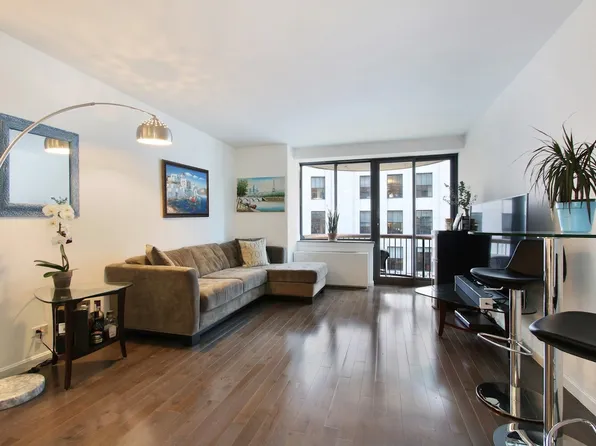 45 East 25th Street image 1 of 8