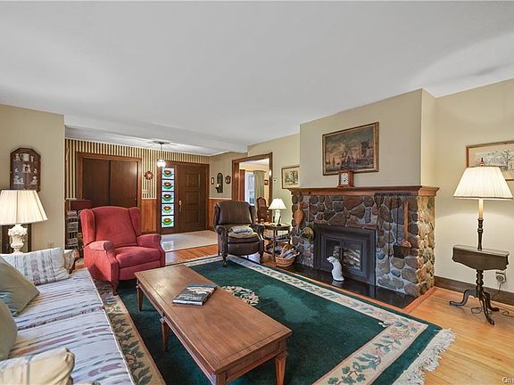 5th image of 4 Miller Ave