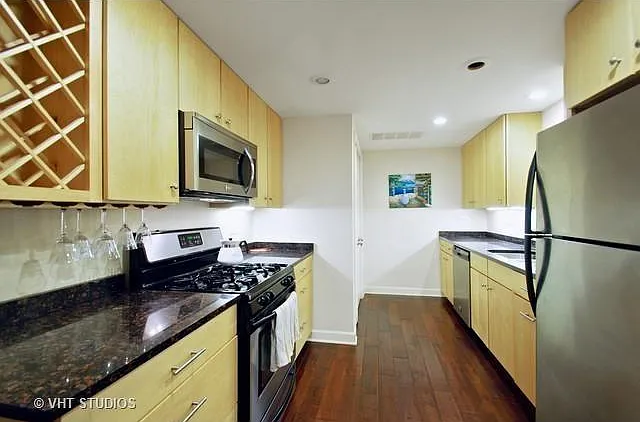 1125 W Farwell Ave — Photo 1