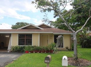 3658 E Bell Dr, Davie, FL 33328