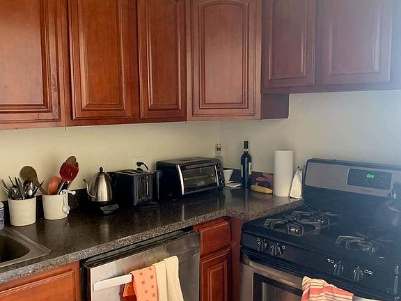 5th image of 426 Prospect Ave #4