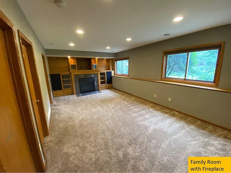 8578 Rosewood Ln N — Photo 5