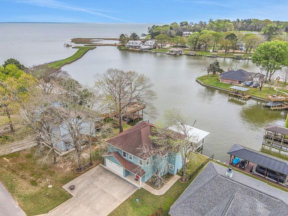 4th image of 331 Holiday Ln