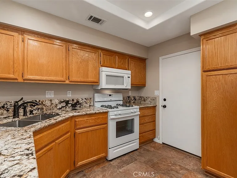 64 Mission Ct — Photo 11