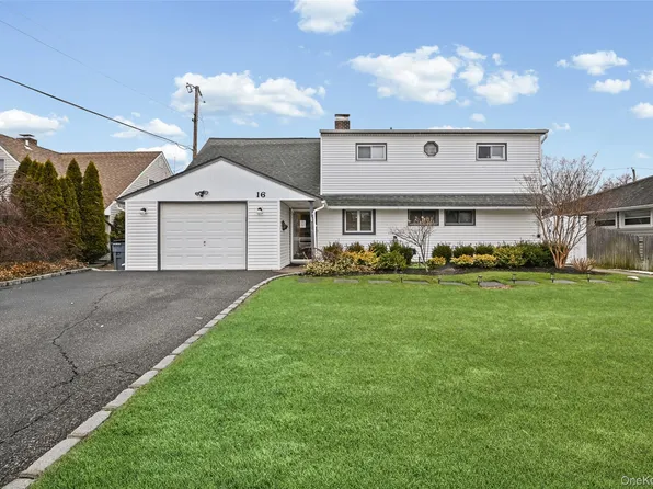 16 Starlight Lane, Levittown, NY 11756