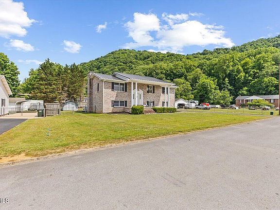 3rd image of 1012 Southgate Drive Ext