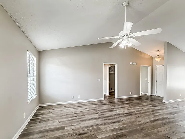 2116 Cason Trl — Photo 4