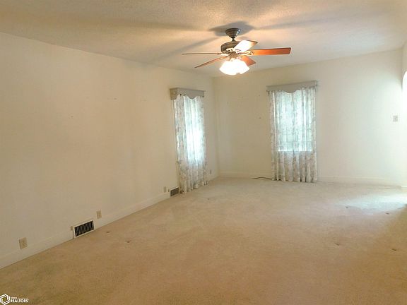 2nd image of 407 Oak Ave