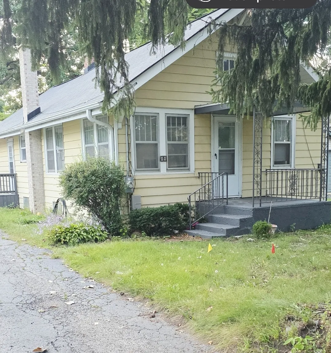 3 bed, 1156 sqft, $2,399 — Photo 2