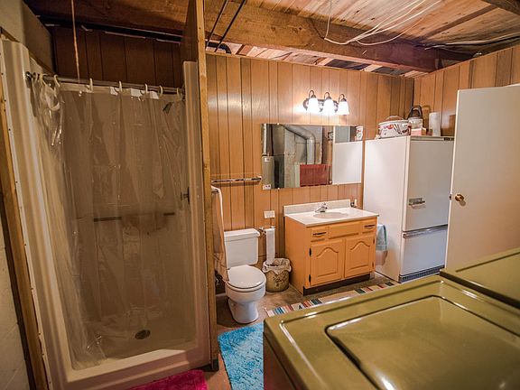 2nd image of 60 Columbine Ave