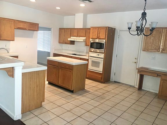4th image of 325 Saint Lucia Way