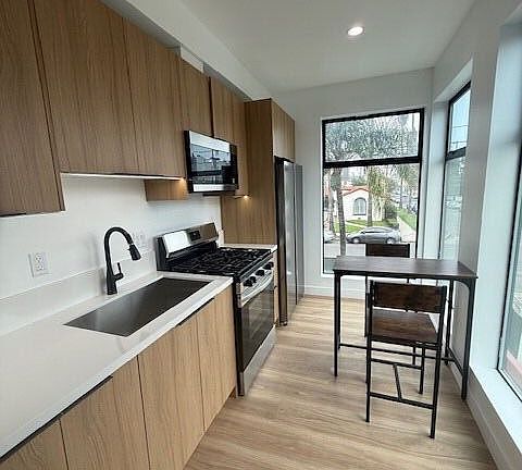 5th image of 1200 W 37th Dr Room 2