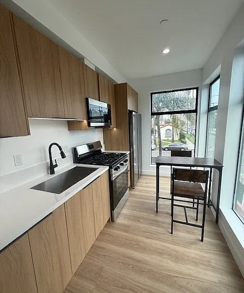 1200 W 37th Dr #2 — Photo 5