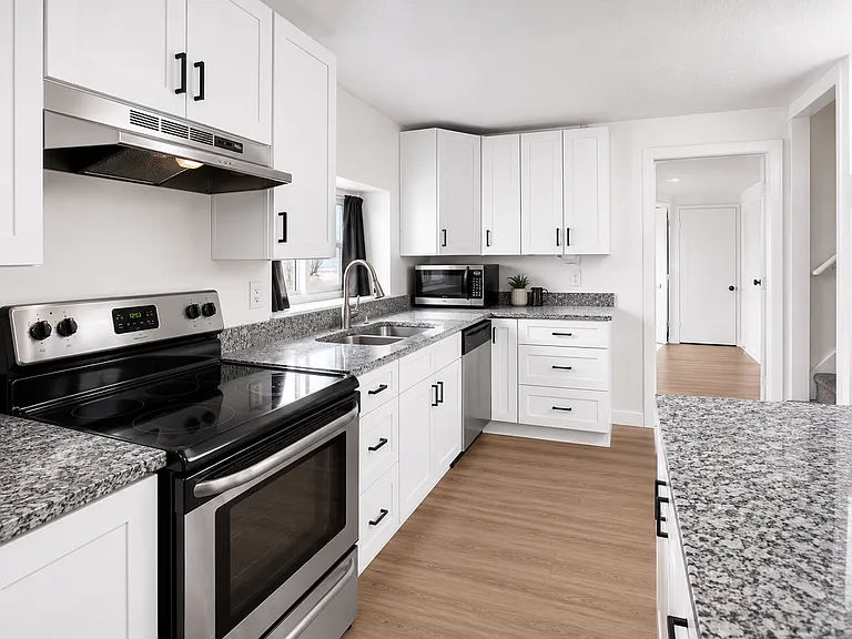 140 W 400 N — Photo 2