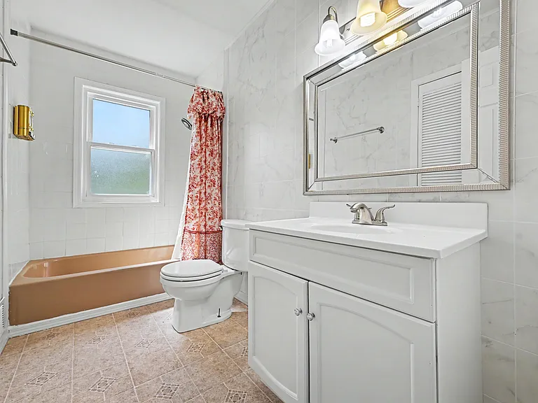 2130 S 47th St — Photo 3