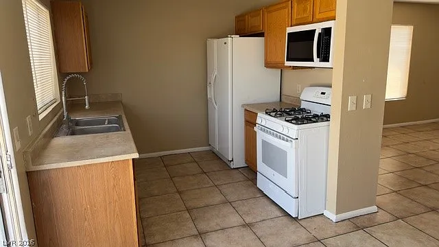 4800 Woodlake Ave — Photo 3