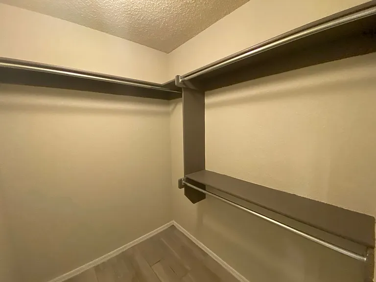 2433 Shady Tree Ln — Photo 24