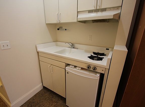3rd image of 315 W 14th St APT 2A