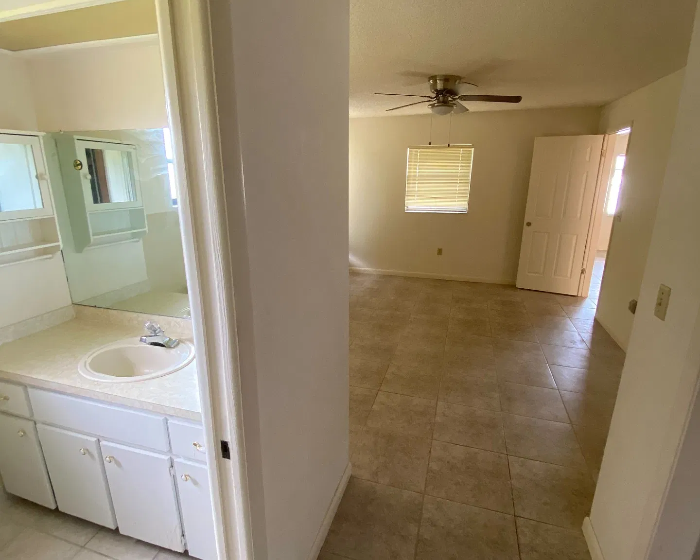 Bentley Ave, Spring Hill — Photo 4