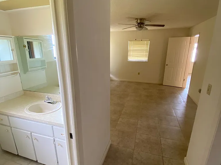 1332 Bentley Ave — Photo 14